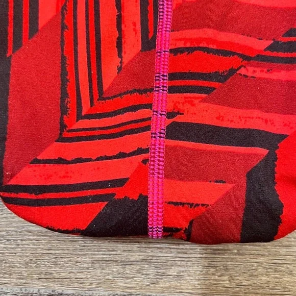 Speedo Endurance+ Angles Free Back One Piece Swimsuit Red Black Chevron Size 28 - Picture 8 of 10